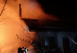 Incendiu, azi noapte, la o anexă gospodărească din Dumbrăvița
