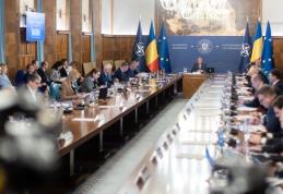 Începând cu 1 octombrie, numărul consilierilor din cabinetele demnitarilor se va reduce la jumătate