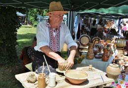 Târg de Meșteșuguri Tradiționale la Dorohoi. Olărit, măști, textile și prelucrarea lemnului pe pietonalul Grigore Ghica