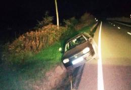 Băut bine la volan, a ajuns cu mașina în șanț. Șoferul a refuzat să meargă la spital și s-a ales cu dosar penal