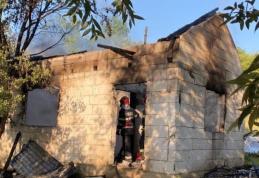 Un bărbat din județul Botoșani a rămas fără acoperiș deasupra capului în urma unui incendiu
