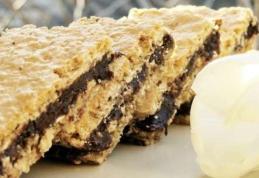 Prăjitură cu fulgi de ovăz și ciocolată