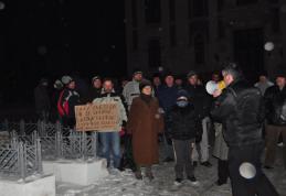 Dorohoi (VIDEO): Aproape 70 de oameni au protestat pe platoul din fața Primăriei