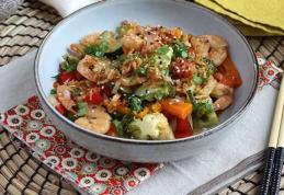 Legume și creveți la wok