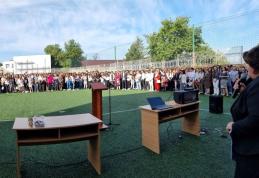 Început de an școlar cu soare și zâmbete pentru liceenii de la Regina Maria - FOTO
