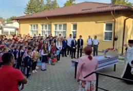 Clinchetele de clopoțel au vestit în comuna Ibănești începutul unui nou an școlar - FOTO
