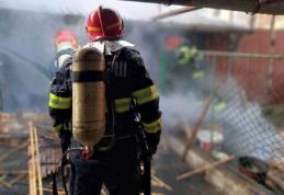Incendiu violent produs într-o gospodărie din Baranca