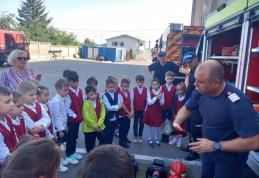 De ziua armei, sute de botoșăneni au fost alături de pompieri – FOTO