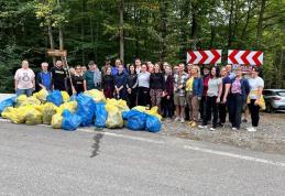 Zeci de angajați ai Consiliului Județean Botoșani, ADI Ecoproces și ADI Aqua au ecologizat Drumul Mănăstirilor - FOTO