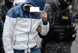 Două persoane reținute de polițiști pentru proxenetism