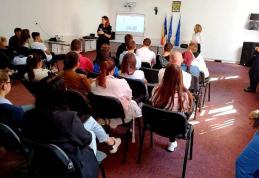 Sesiune de informare a elevilor de la Liceul Tehnologic Bucecea, pe tema prevenirii consumului de droguri