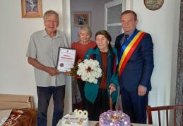 Cetățean centenar: Femeie din Dorohoi sărbătorită de rude și autorități - FOTO