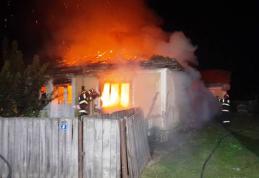 În prag de iarnă o femeie de 77 de ani a rămas fără acoperiș deasupra capului