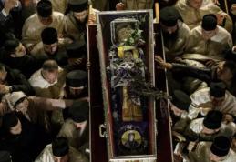 Coadă de doi kilometri la pelerinajul de la Sfânta Parascheva. Peste 120.000 de oameni au ajuns până acum la moaște