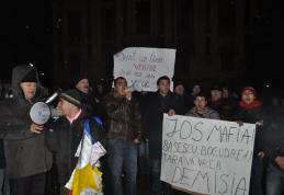 [VIDEO/FOTO] Dorohoienii au protestat vineri cu pancarte, trombon şi tobe în centrul oraşului