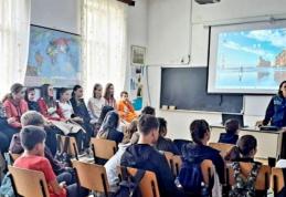 Activități informativ-preventive desfășurate de polițiștii botoșăneni, cu elevii liceului „Ștefan Luchian” din Ștefănești