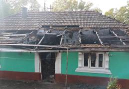 Un bătrân de 89 de ani a ajuns la spital cu arsuri pe mâini și față, în urma unui incendiu