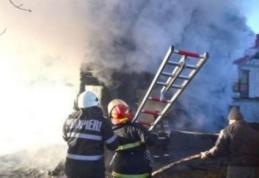 Bucătărie de vară mistuită de flăcări de la o sobă amplasată necorespunzător