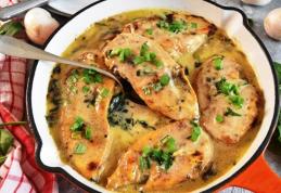 Pui în sos de smântână cu spanac