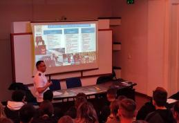 18 Octombrie Ziua Europeană de Luptă împotriva Traficului de persoane la Colegiul Național „Grigore Ghica” Dorohoi - FOTO