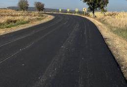 Lucrări de asfaltare a drumului Dorohoi-Botoșani între localitățile Văculești și Leorda