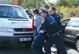 Botoșănean reținut de polițiști pentru tulburarea ordinii și liniștii publice și port de armă albă