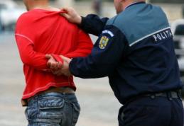 Dorohoian de 34 de ani reținut după ce a furat un telefon mobil din portiera unei mașini