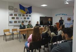 Tinerii din Liceul Regina Maria din Dorohoi se implică activ în prevenirea consumului de droguri - FOTO