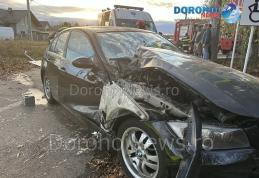 Mașină izbită de tren la Dorohoi! Neatenția unui șofer putea crea o tragedie - FOTO