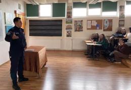 Campanie de prevenire a faptelor antisociale în mediul școlar derulată de jandarmii botoșăneni