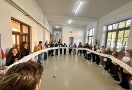 „Prețuim pacea!”, activitate organizată de CN „Grigore Ghica” în colaborare cu Școala „Spiru Haret” Dorohoi - FOTO