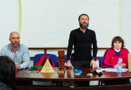 Multiplul campion mondial Iulian Rotariu în dialog cu elevii Colegiului Național „Grigore Ghica” Dorohoi - FOTO