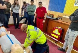 Polițiști și jandarmi instruiți în domeniul acordării primului ajutor – FOTO
