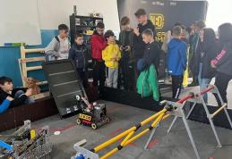 Prima lecție de robotică predată de echipa North East Dynamics de la Liceul „Regina Maria” Dorohoi - FOTO