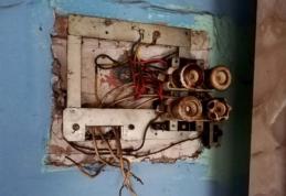 ISU Botoșani: Un sfert din incendiile din acest an au fost provocate de instalațiile electrice subdimensionate, defecte sau improvizate