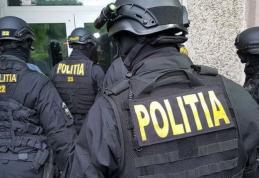 300 de pachete de țigarete găsite de polițiști în urma unor percheziții la persoane bănuite de contrabandă