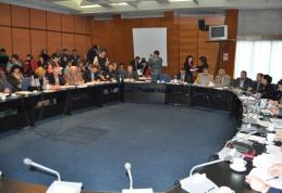 Primăriile nu vor putea folosi banii alocaţi de Consiliul Judeţean. Vezi motivel