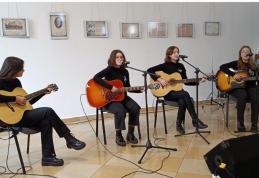 Trei Premii I și Trofeul Festivalului de Muzică Folk „Cetatea veche” obținute de elevii Clubului Copiilor Dorohoi - FOTO