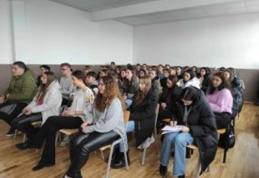 Bursa Profesiilor - Activitate de orientare profesională pentru elevii de la „Regina Maria” Dorohoi - FOTO