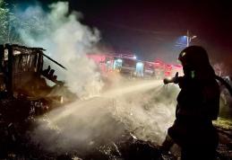 Un bătrân din Costești și-a pierdut viața în incendiul care i-a cuprins casa - FOTO