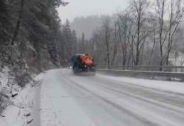 Se circulă în condiții de iarnă în zona montană a județului Suceava