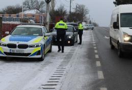 Șofer sancționat pentru neadaptarea vitezei la condițiile de drum