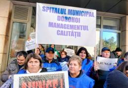 Angajați ai Spitalului Municipal Dorohoi au protestat la Ministerul Sănătății – FOTO