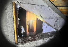 Casă din Pustoaia în pericol din cauza unui incendiu izbucnit în jurul coșului de fum