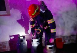 Butelie explodată într-o anexă și două case în pericol de incendiu