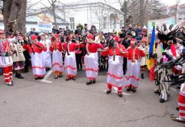 În prag de sărbători, social-democrații botoșăneni au fost colindați de peste 800 de păstrători ai obiceiurilor şi datinilor străbune - FOTO