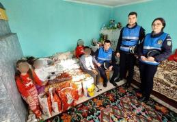 Cadouri de la jandarmii botoșăneni pentru șase frățiori - FOTO