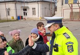 Peste 300 de activități de informare, în rândul elevilor, efectuate de polițiștii botoșăneni