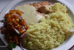 Somon cu orez și sos olandez