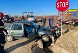 Accident! Un tânăr de 19 ani a ajuns la spital în urma impactului dintre două mașini la Roșiori